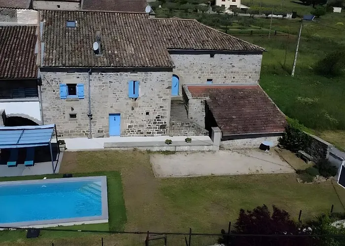 La Maison Bleue Du Plot