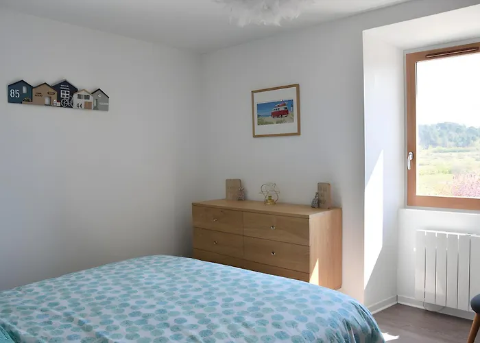 La Maison Bleue Du Plot *
