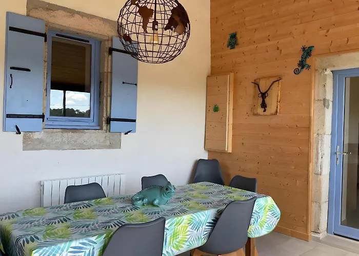 La Maison Bleue Du Plot * Ailhon