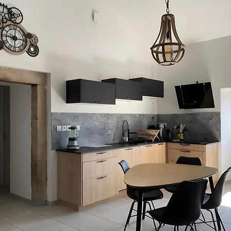 La Maison Bleue Du Plot * Ailhon