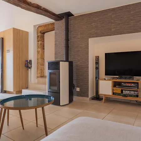La Maison Bleue Du Plot * Ailhon