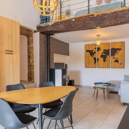 La Maison Bleue Du Plot *