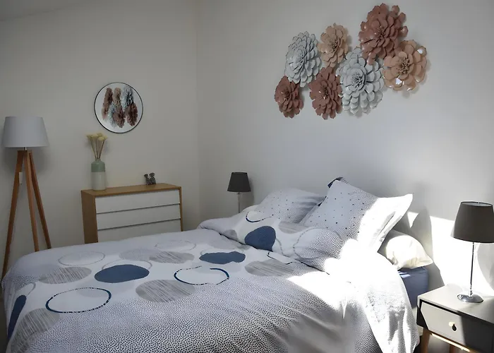 La Maison Bleue Du Plot
